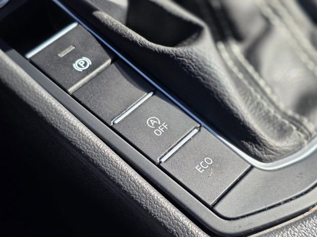 Used 2025 Volkswagen Jetta SE image 35