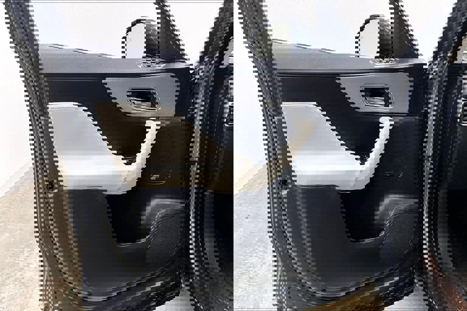 Used 2017 Jaguar F-PACE Prestige image 24