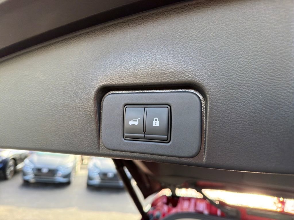 Used 2023 Nissan Rogue SL image 35