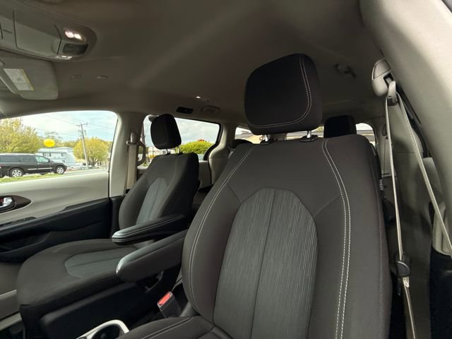 Used 2022 Chrysler Voyager LX FWD image 23