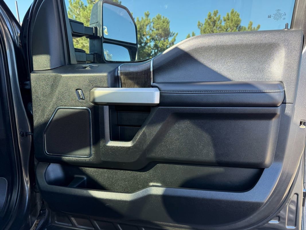 Used 2020 Ford F350 Lariat image 28