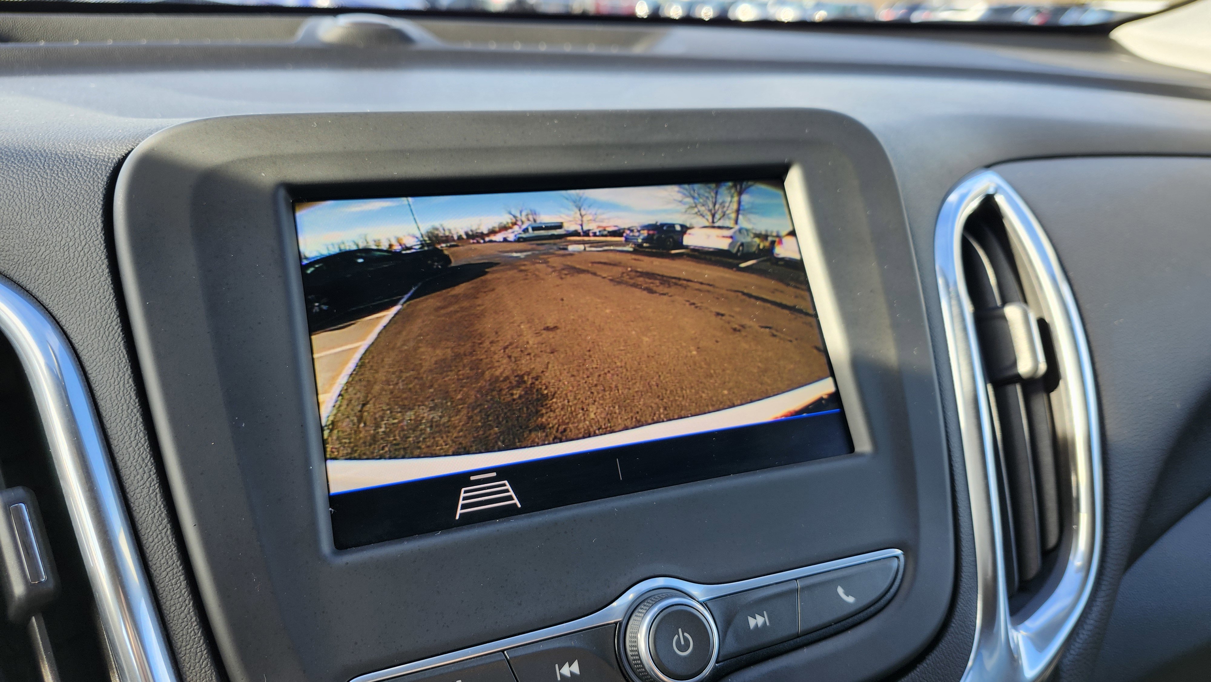 Used 2020 Chevrolet Equinox LT image 2