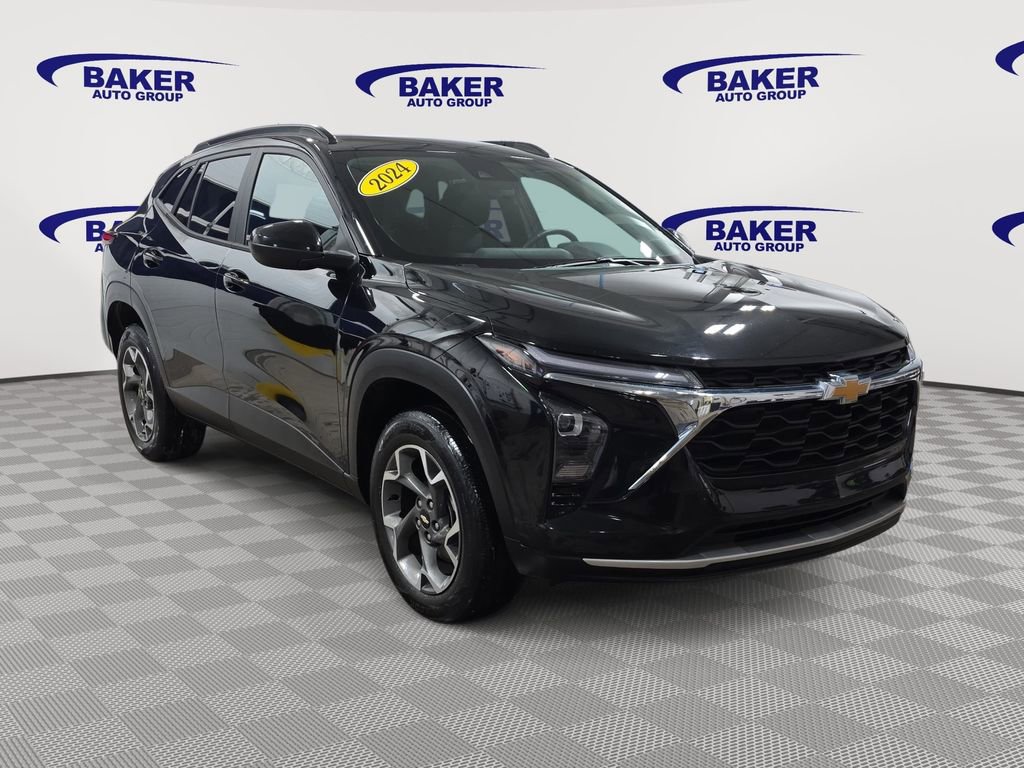 Used 2024 Chevrolet Trax LT w/ Driver Confidence Package image 3