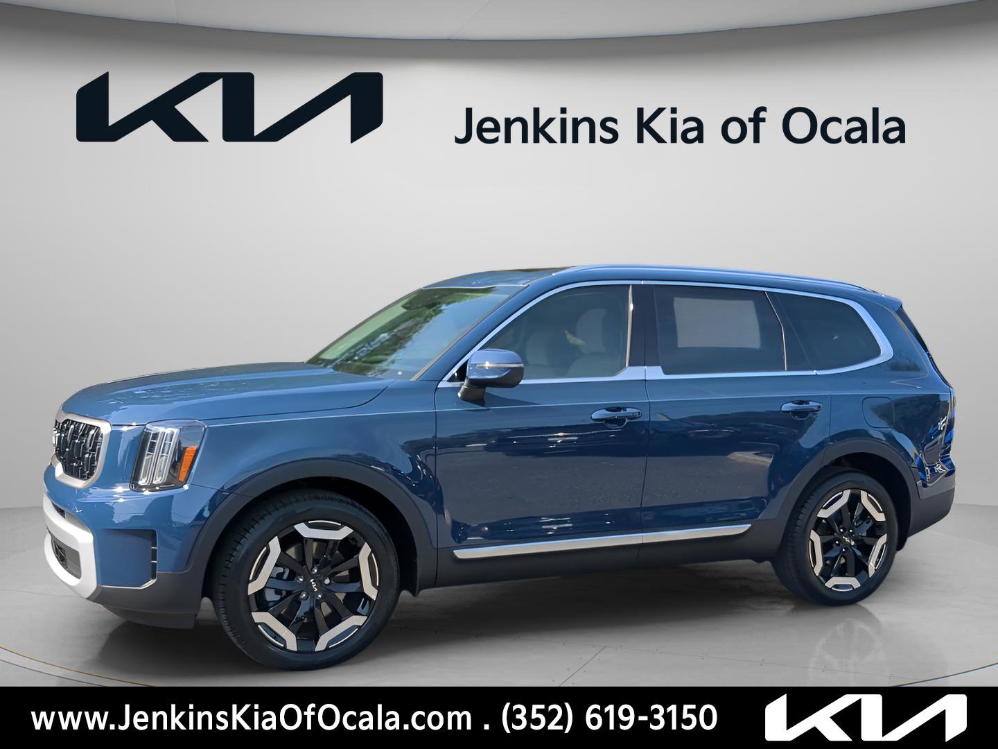 Certified 2025 Kia Telluride EX image 8