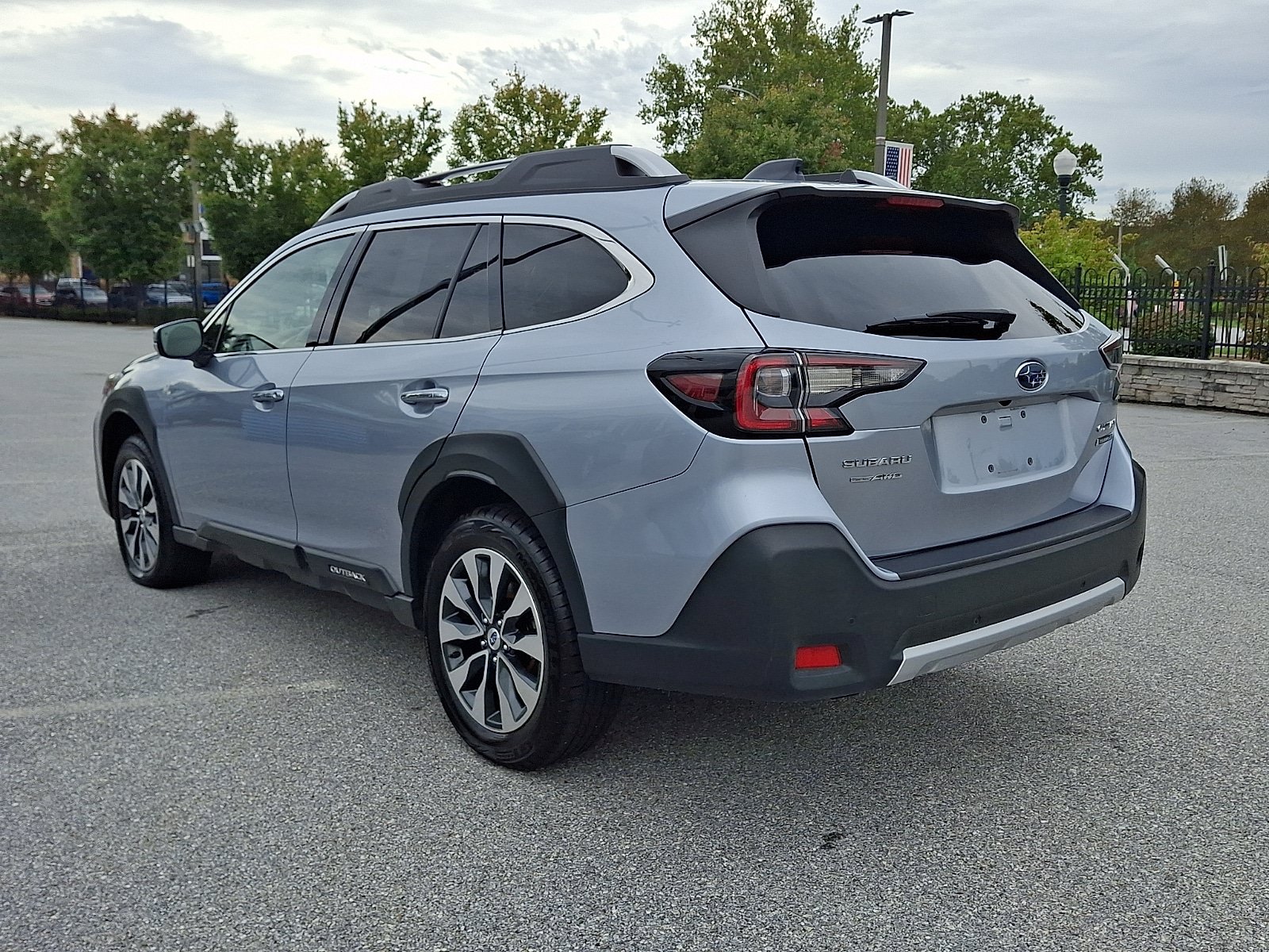 Used 2023 Subaru Outback Touring XT AWD/4WD image 4