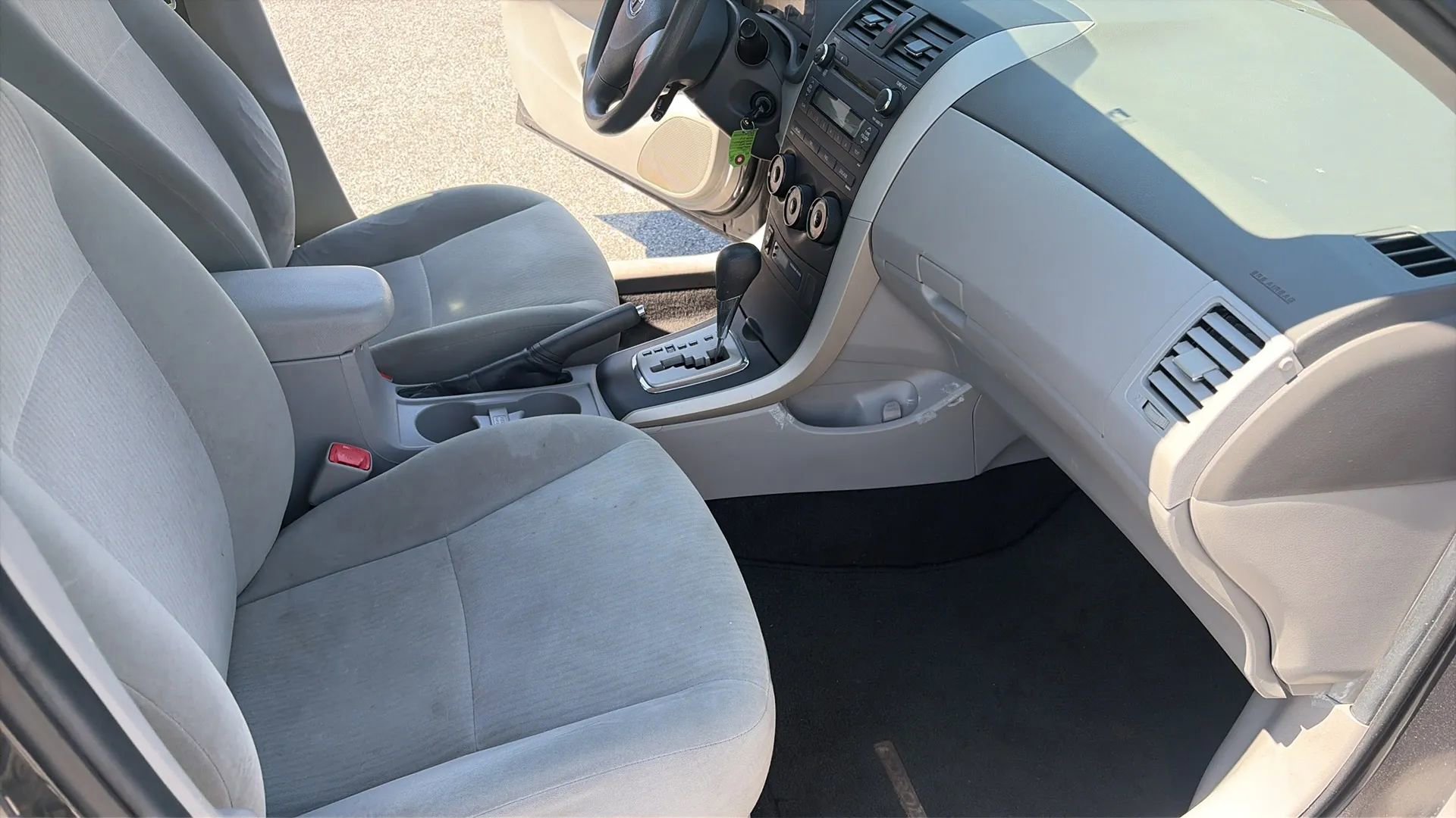 Used 2010 Toyota Corolla LE image 35