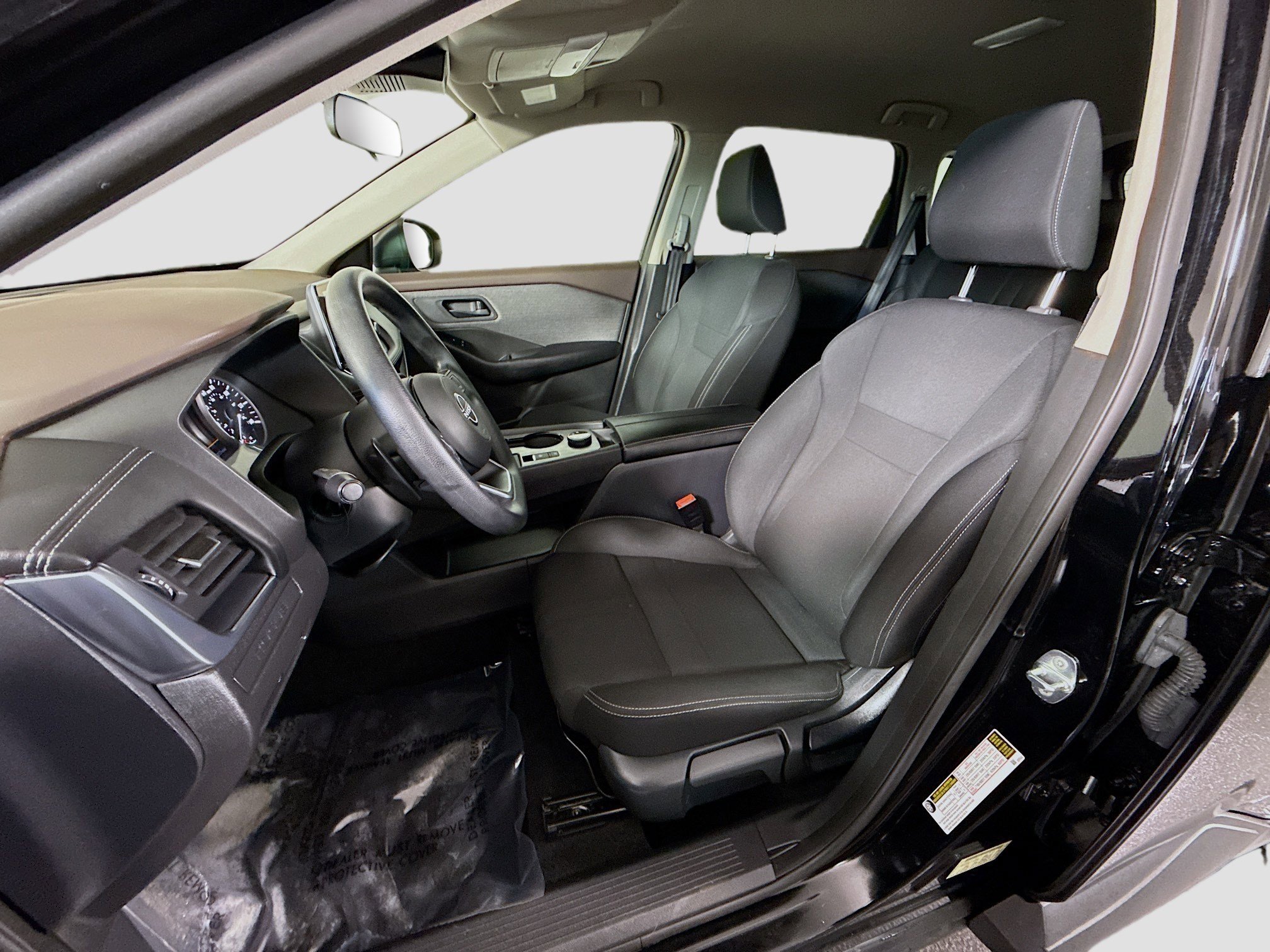 Used 2023 Nissan Rogue S image 22