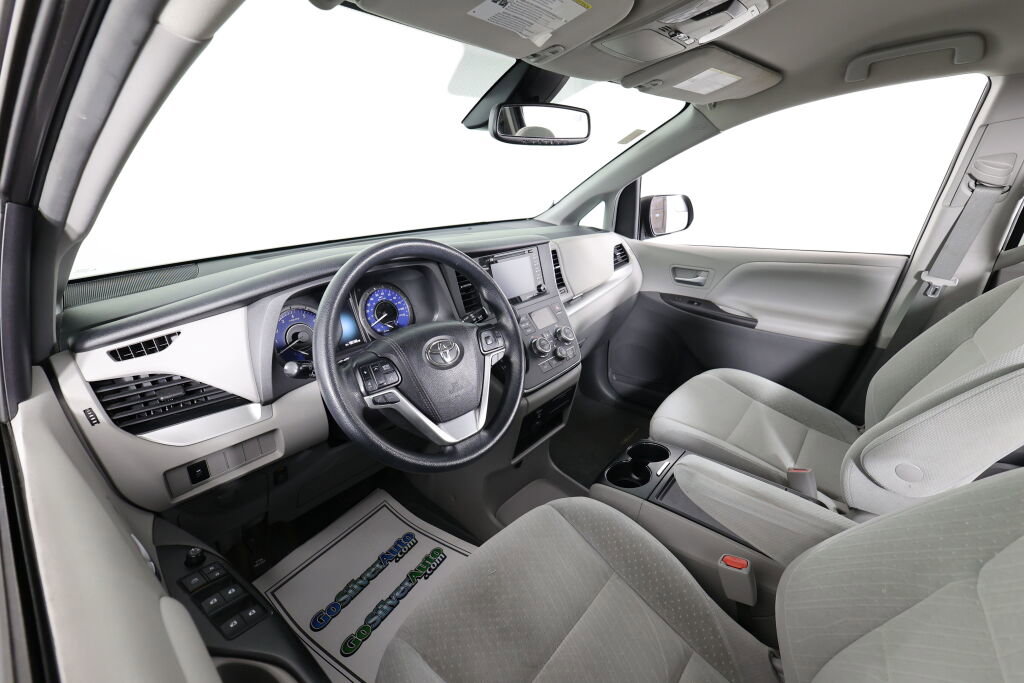 Used 2018 Toyota Sienna LE FWD image 10