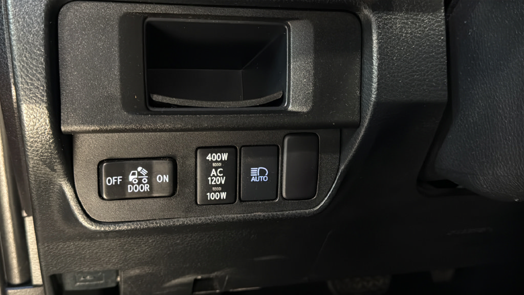 Used 2019 Toyota Tacoma SR5 AWD/4WD image 32