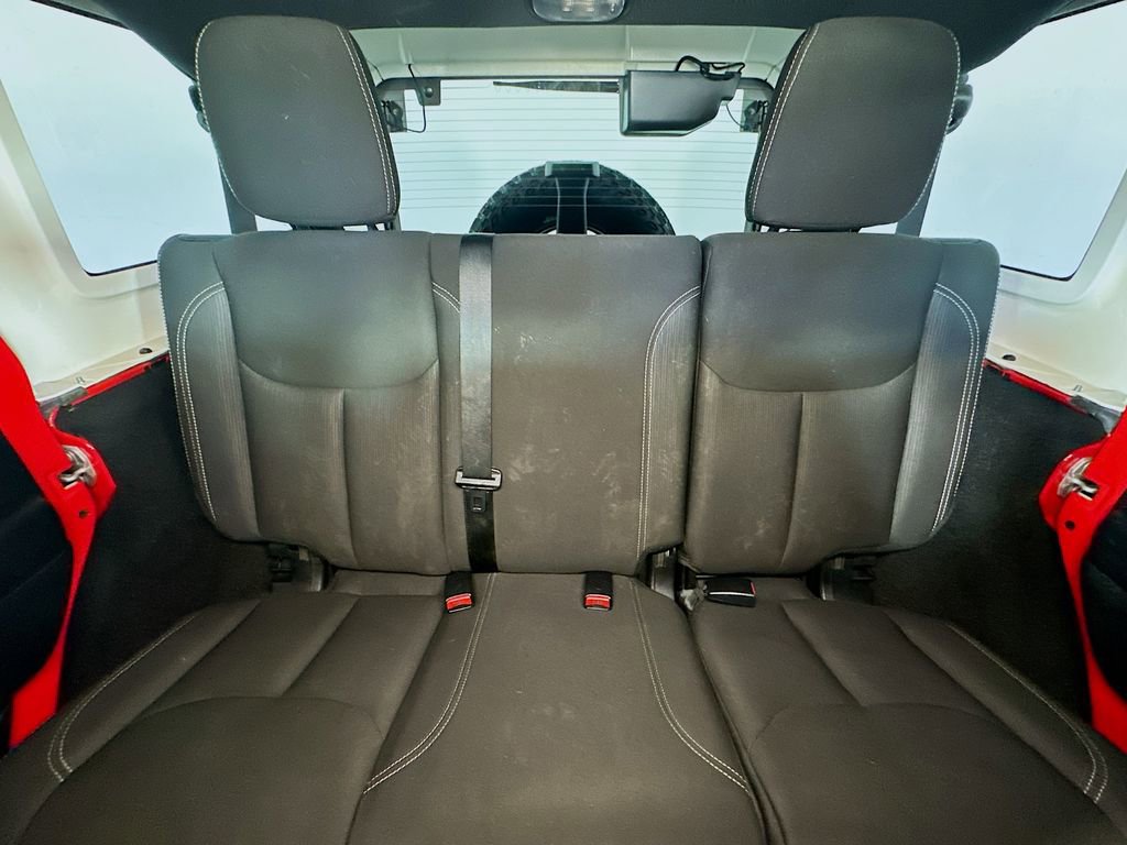 Used 2016 Jeep Wrangler Unlimited Sahara w/ Connectivity Group image 13