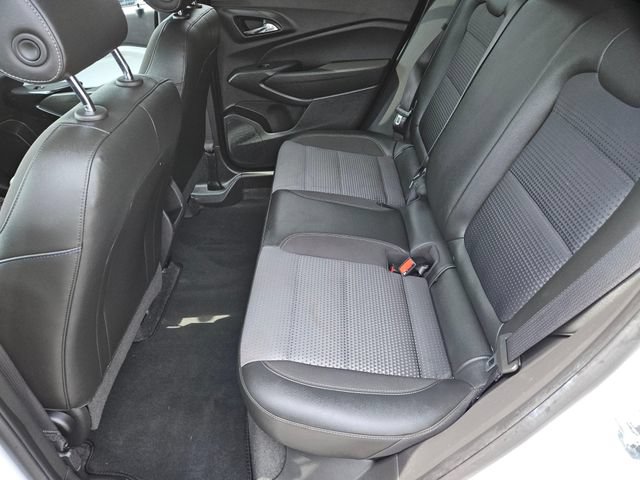 Used 2025 Chevrolet Trax LT FWD image 17