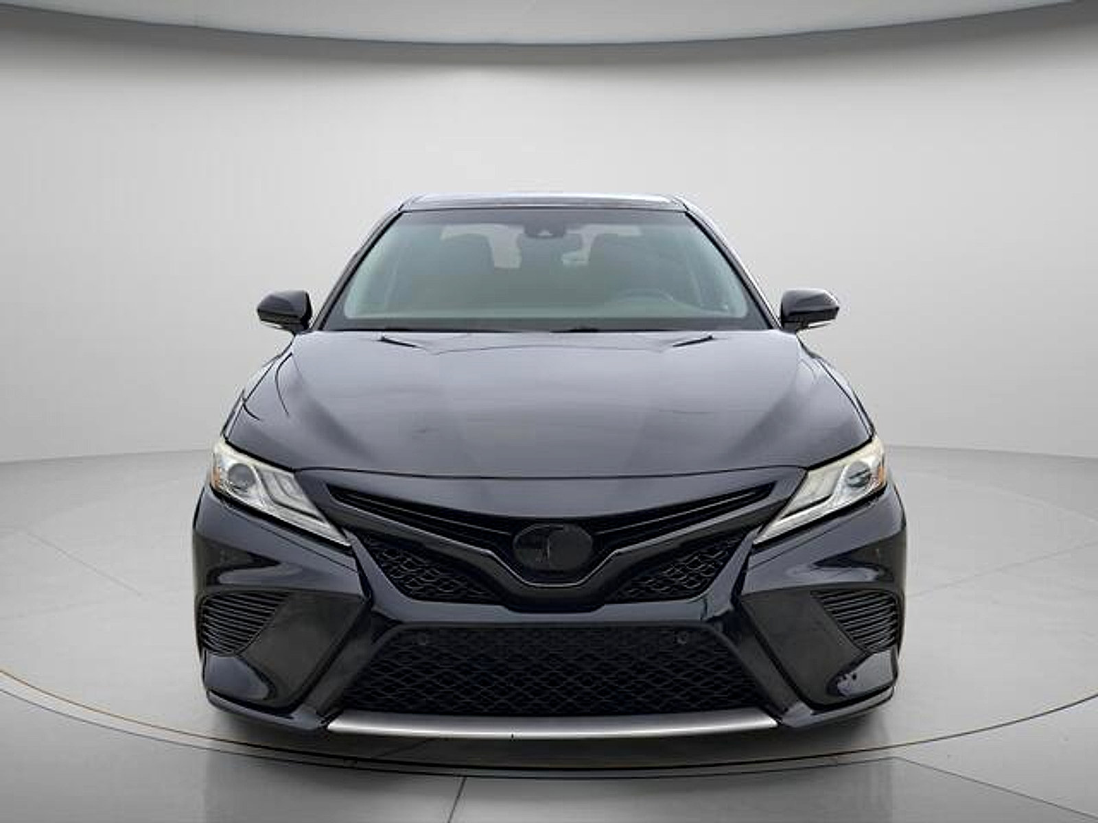 Used 2018 Toyota Camry XSE FWD image 4