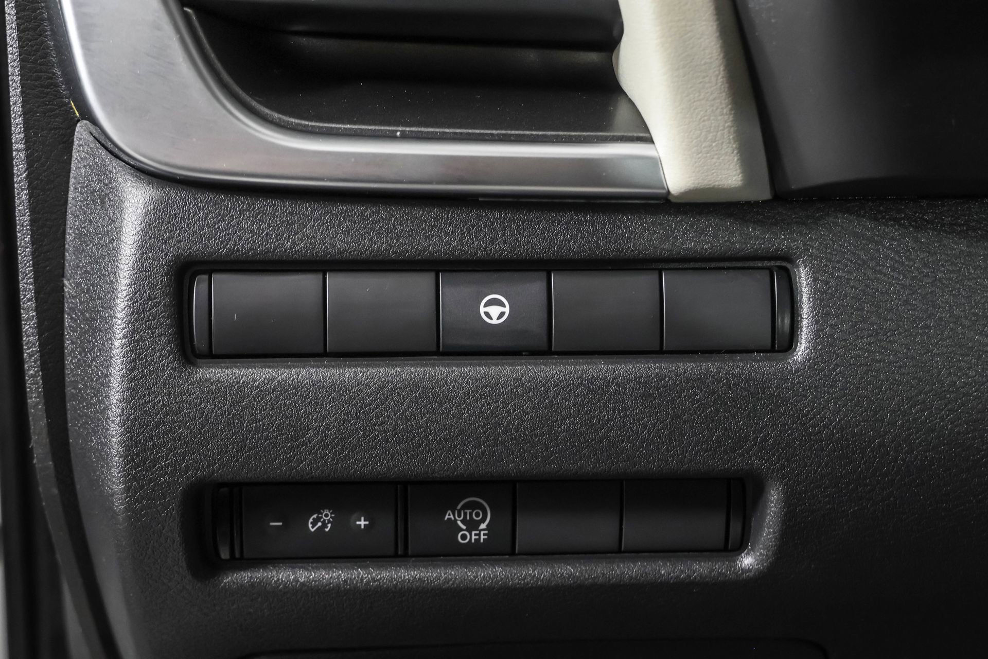 Used 2023 Nissan Rogue SV image 25