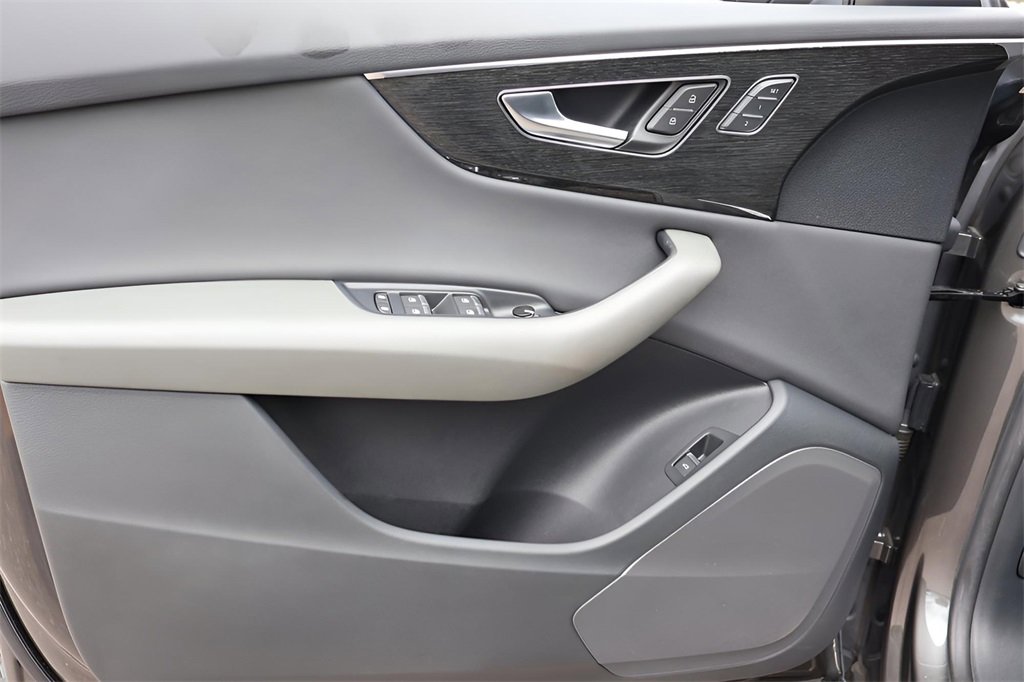 Used 2019 Audi Q8 Premium image 10