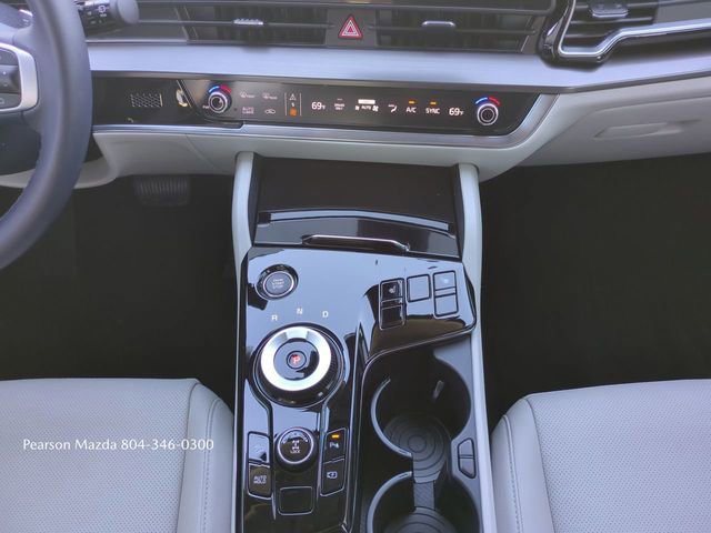 Used 2025 Kia Sportage EX image 20