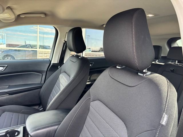 Used 2021 Ford Edge SE image 12