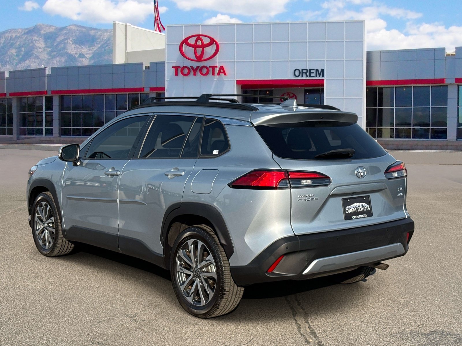 Used 2023 Toyota Corolla Cross XLE w/ Convenience Package AWD/4WD image 6