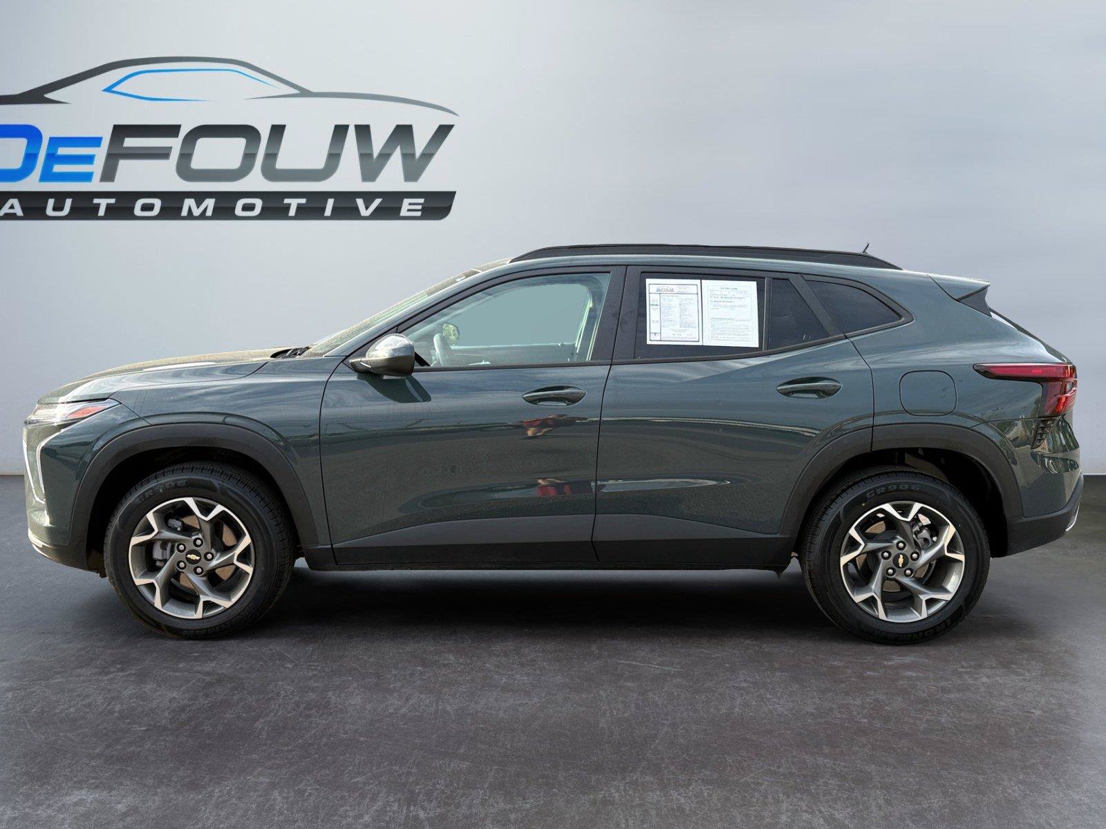 Used 2025 Chevrolet Trax LT FWD image 6