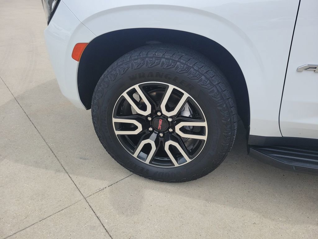 Used 2024 GMC Yukon AT4 AWD/4WD image 5