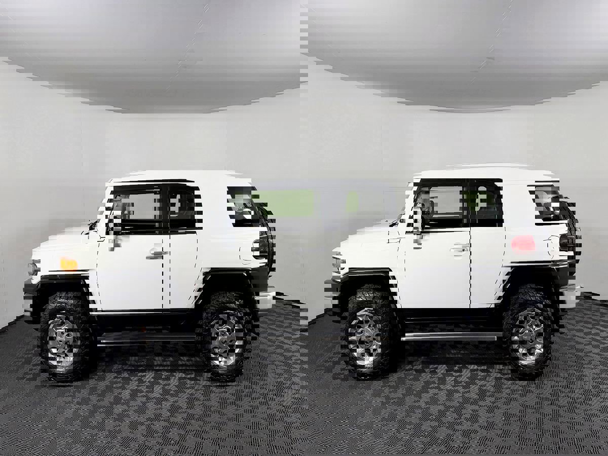 Used 2013 Toyota FJ Cruiser 4WD image 18