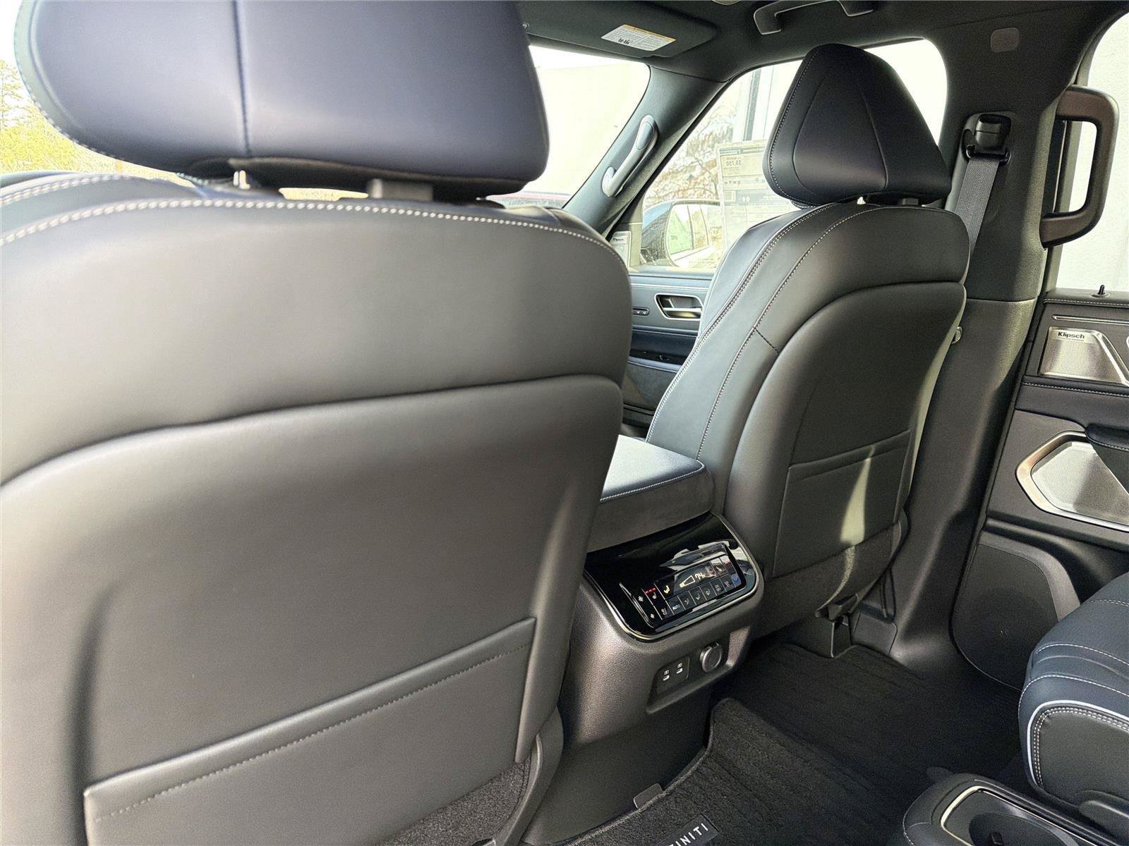 New 2026 INFINITI QX80 4WD w/ Sport Exterior Package image 38