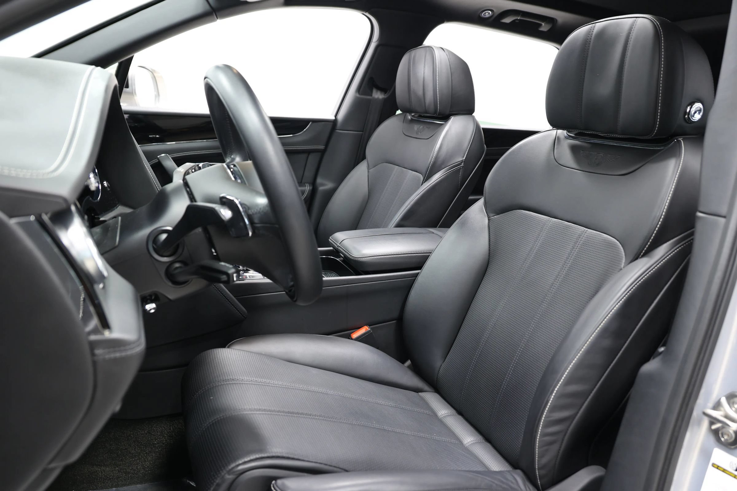 Used 2018 Bentley Bentayga Onyx Edition AWD/4WD image 19