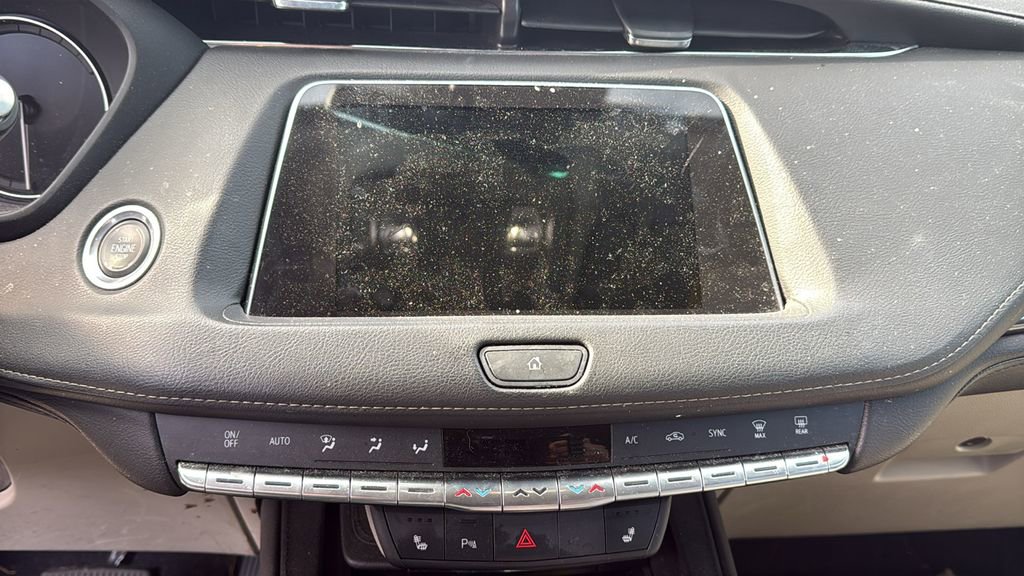 Used 2023 Cadillac XT4 Luxury w/ Cold Weather Package image 9