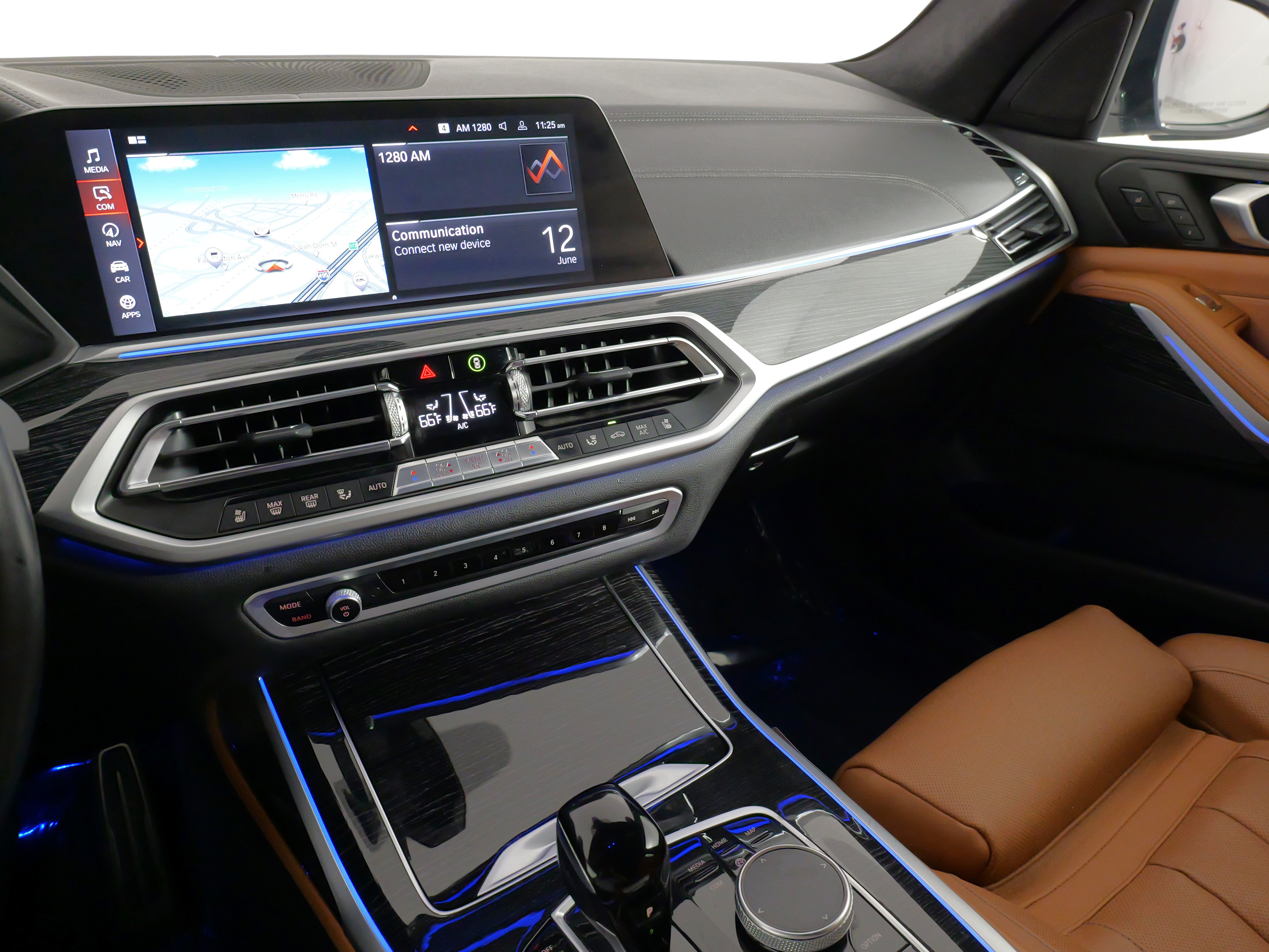 Used 2022 BMW X7 xDrive40i w/ M Sport Package AWD/4WD image 48