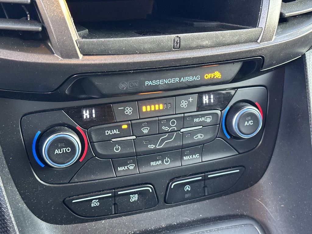 Used 2023 Ford Transit Connect XLT image 14