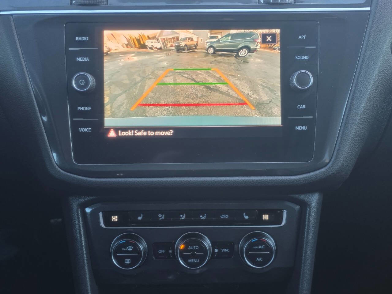 Used 2021 Volkswagen Tiguan SE 4dr SUV image 17