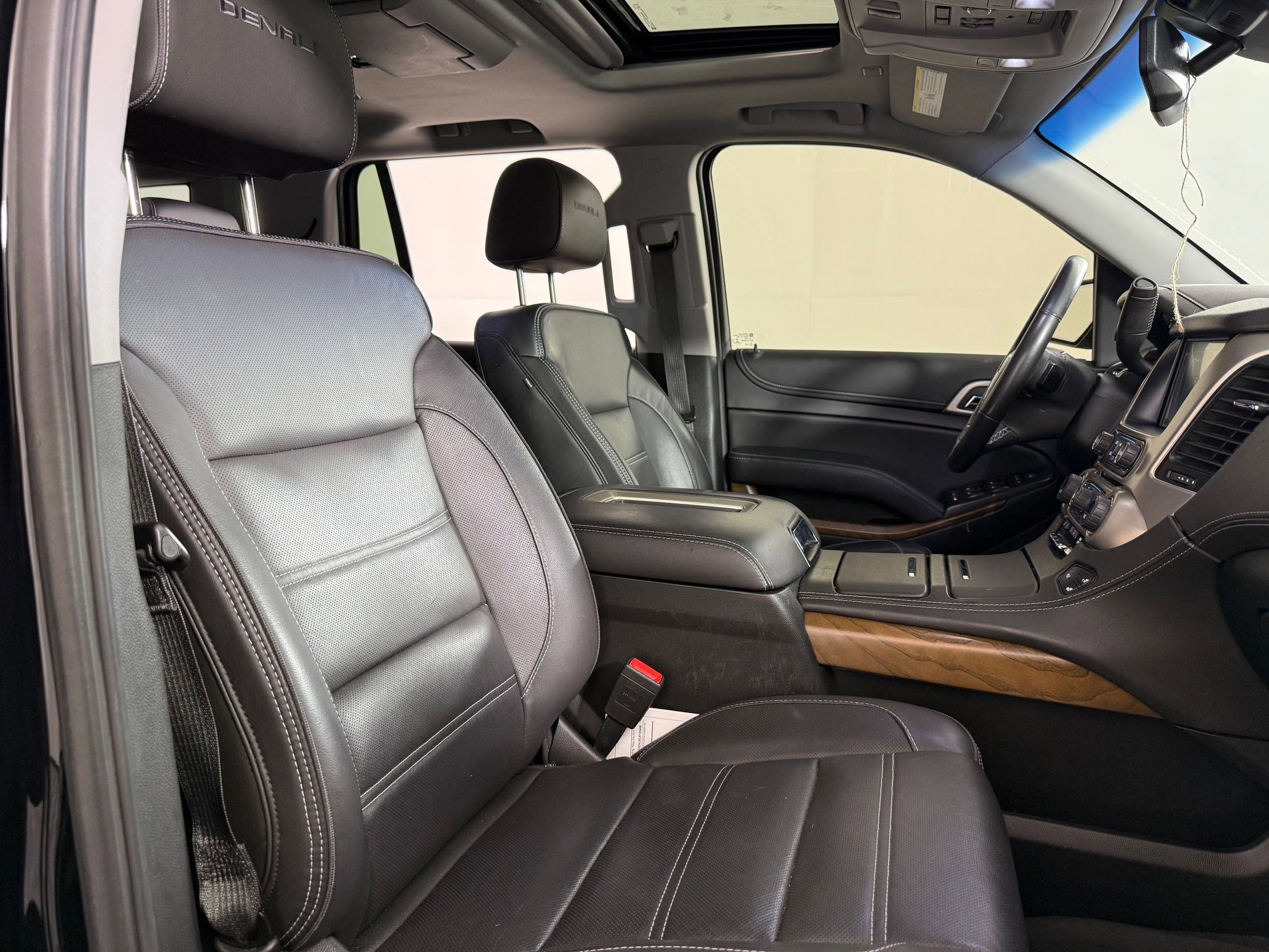 Used 2020 GMC Yukon Denali w/ Denali Ultimate Package image 28