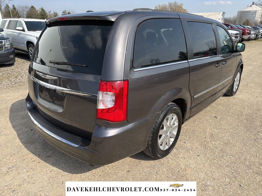 Used 2015 Chrysler Town & Country Touring image 6