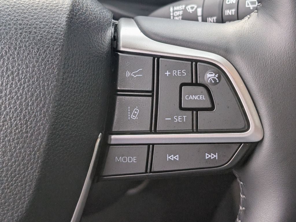 Certified 2025 Toyota Highlander Limited AWD/4WD image 18