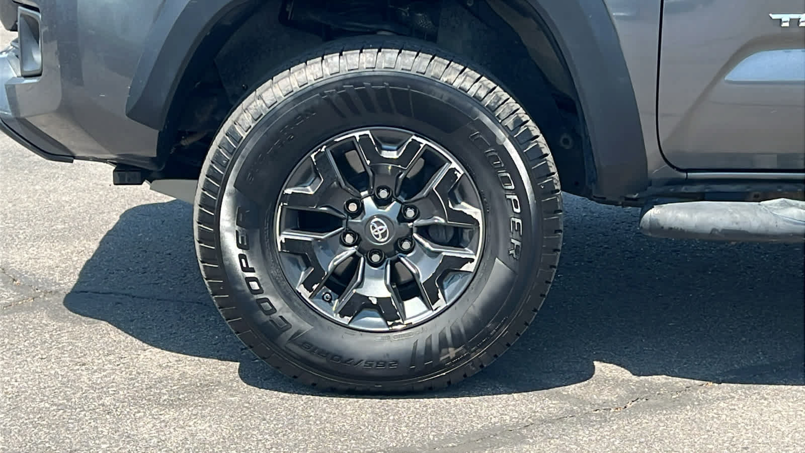 Used 2017 Toyota Tacoma TRD Off-Road w/ Premium & Technology Package AWD/4WD image 9