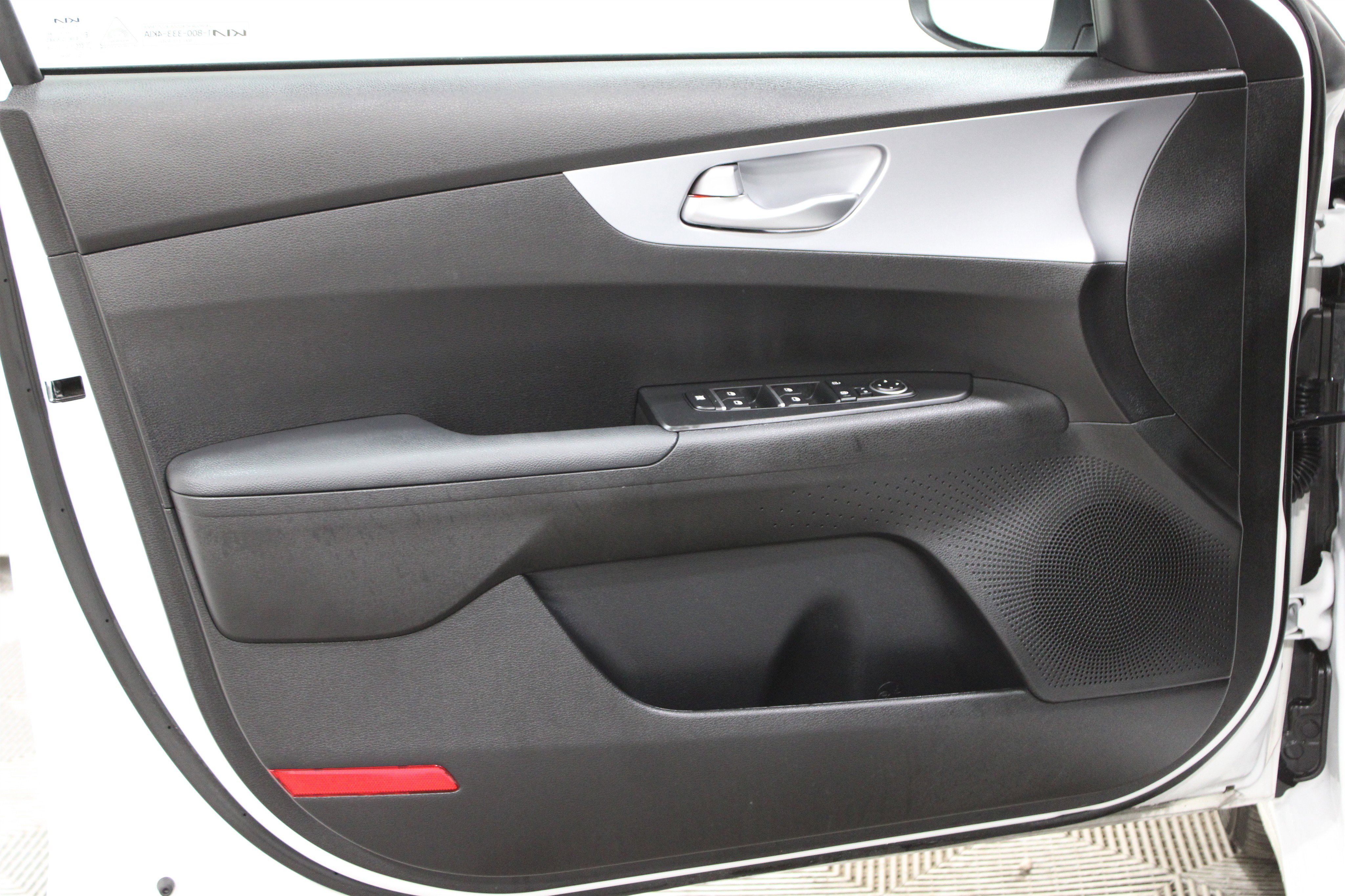 Used 2023 Kia Forte LXS w/ LXS Technology Package FWD image 5
