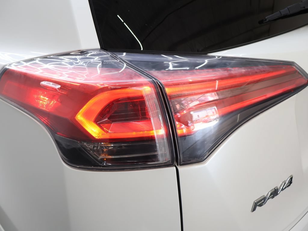 Used 2018 Toyota RAV4 Platinum FWD image 32