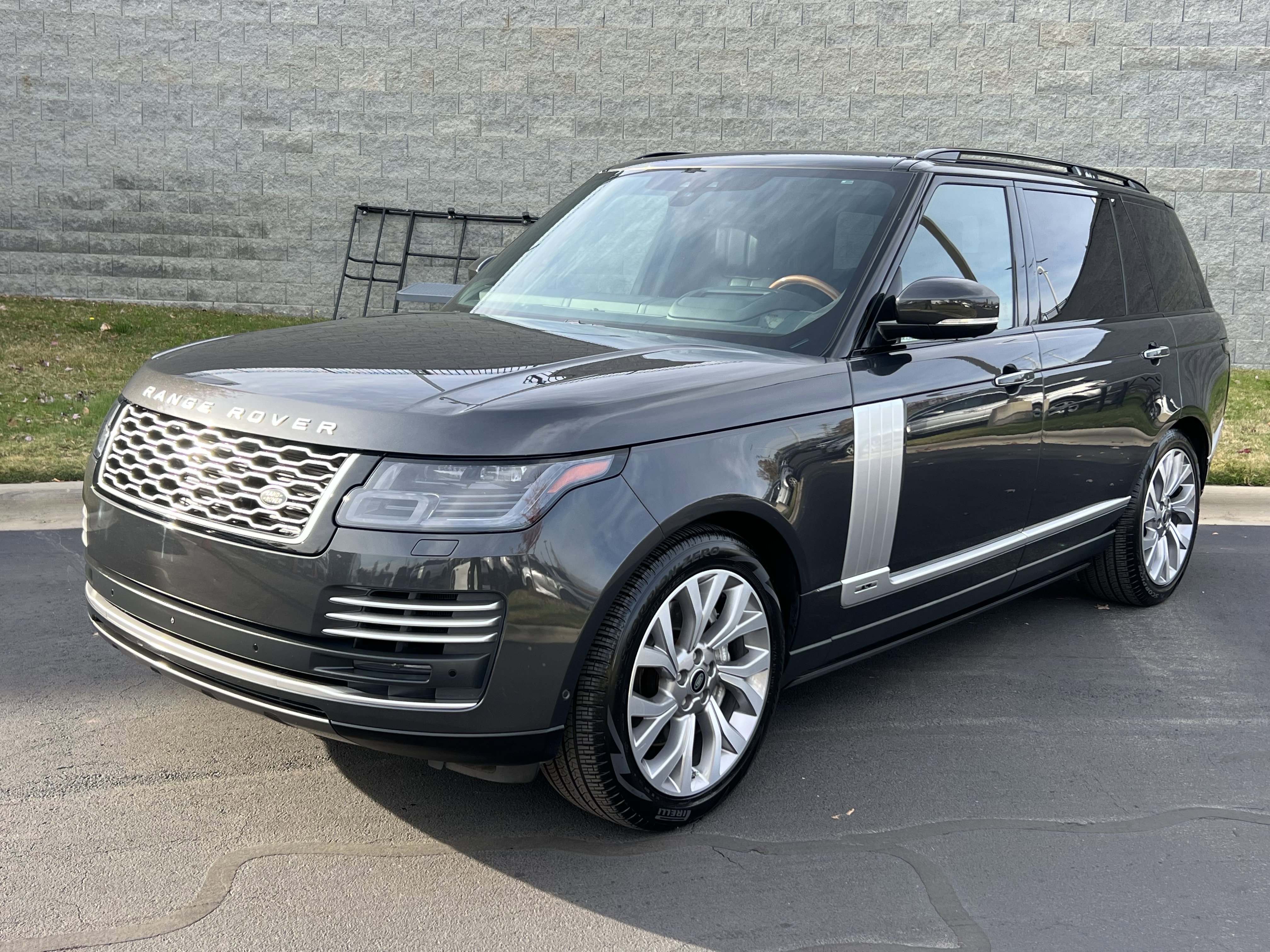 Used 2021 Land Rover Range Rover Long Wheelbase Autobiography image 1