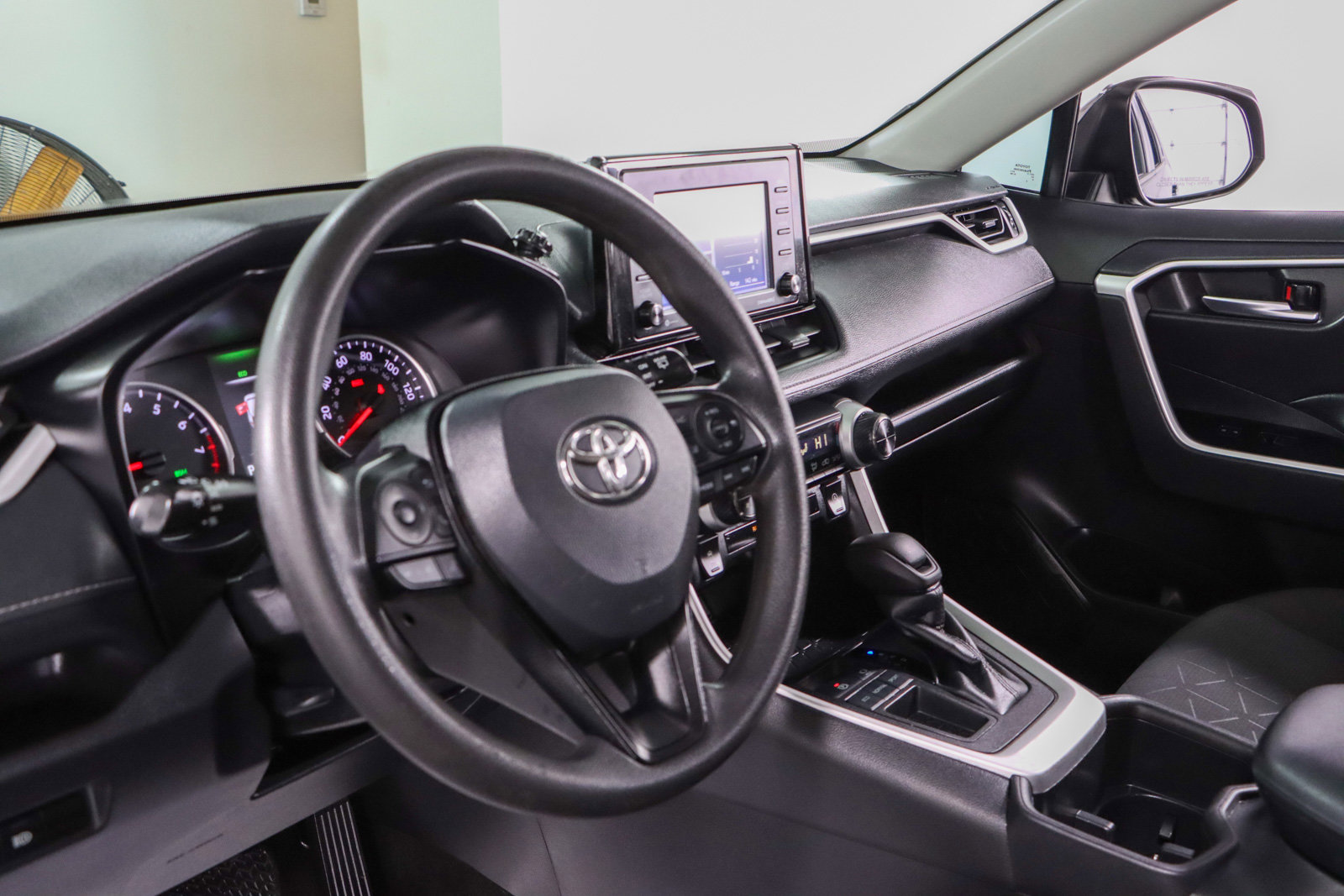 Used 2022 Toyota RAV4 XLE image 22