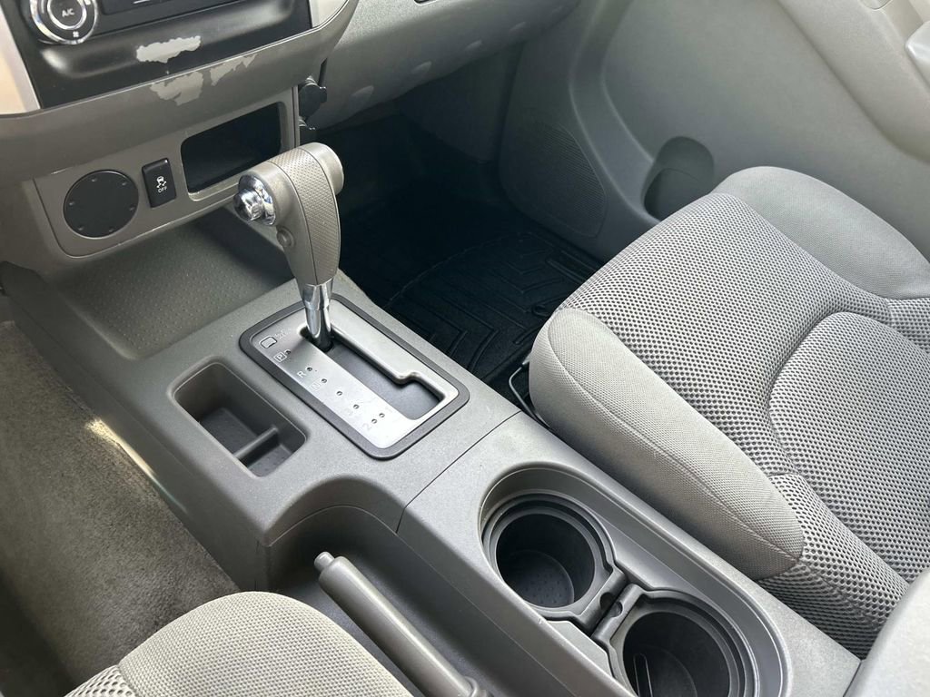 Used 2014 Nissan Frontier SV image 24