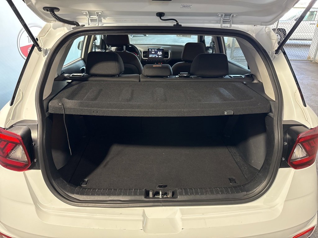 Used 2024 Hyundai Venue SE image 21