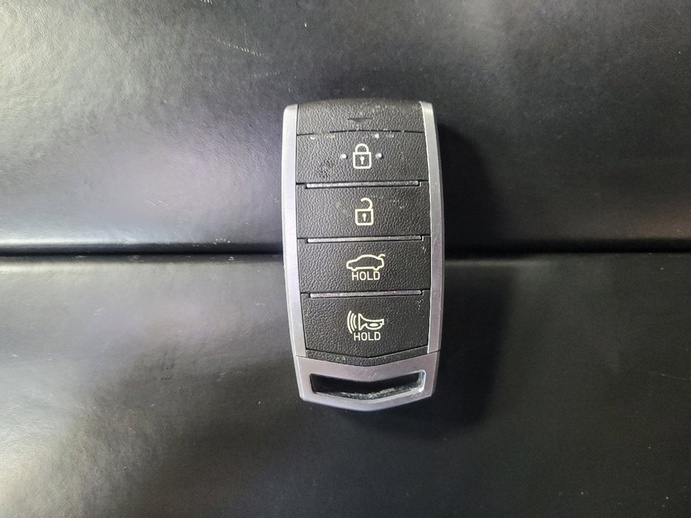 Used 2017 Genesis G90 3.3T Premium image 32