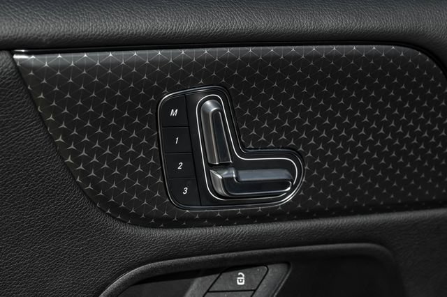 Used 2025 Mercedes-Benz GLB 250 image 45