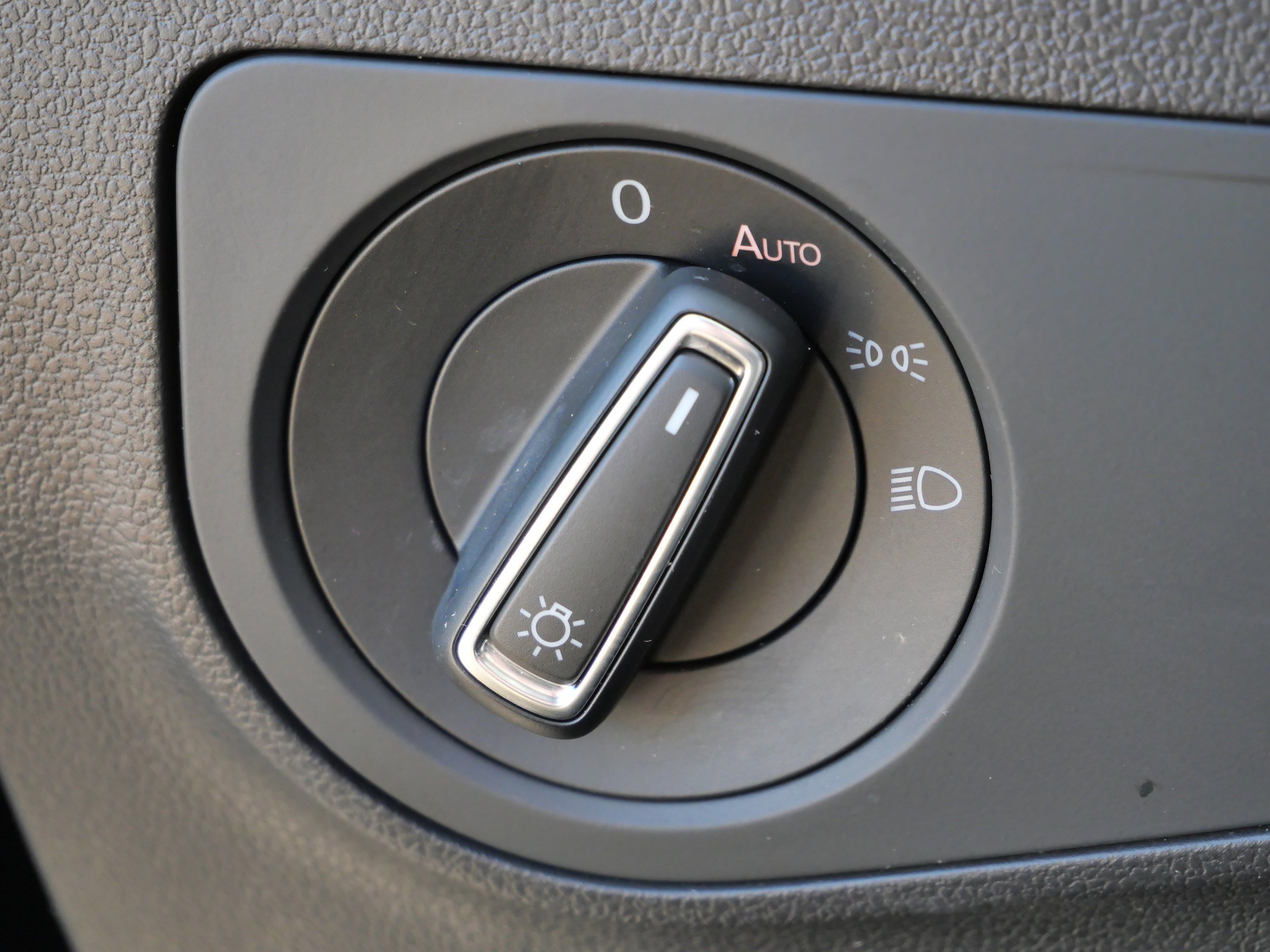 Certified 2022 Volkswagen Tiguan SE image 21