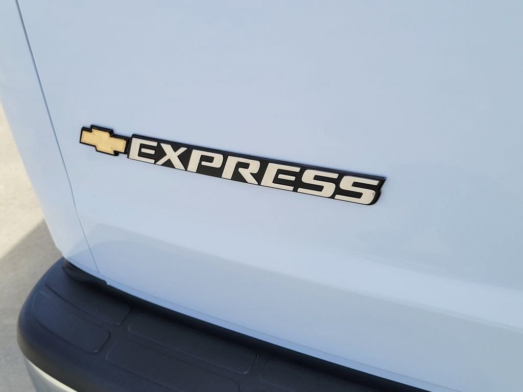 New 2026 Chevrolet Express 3500 Extended RWD image 17