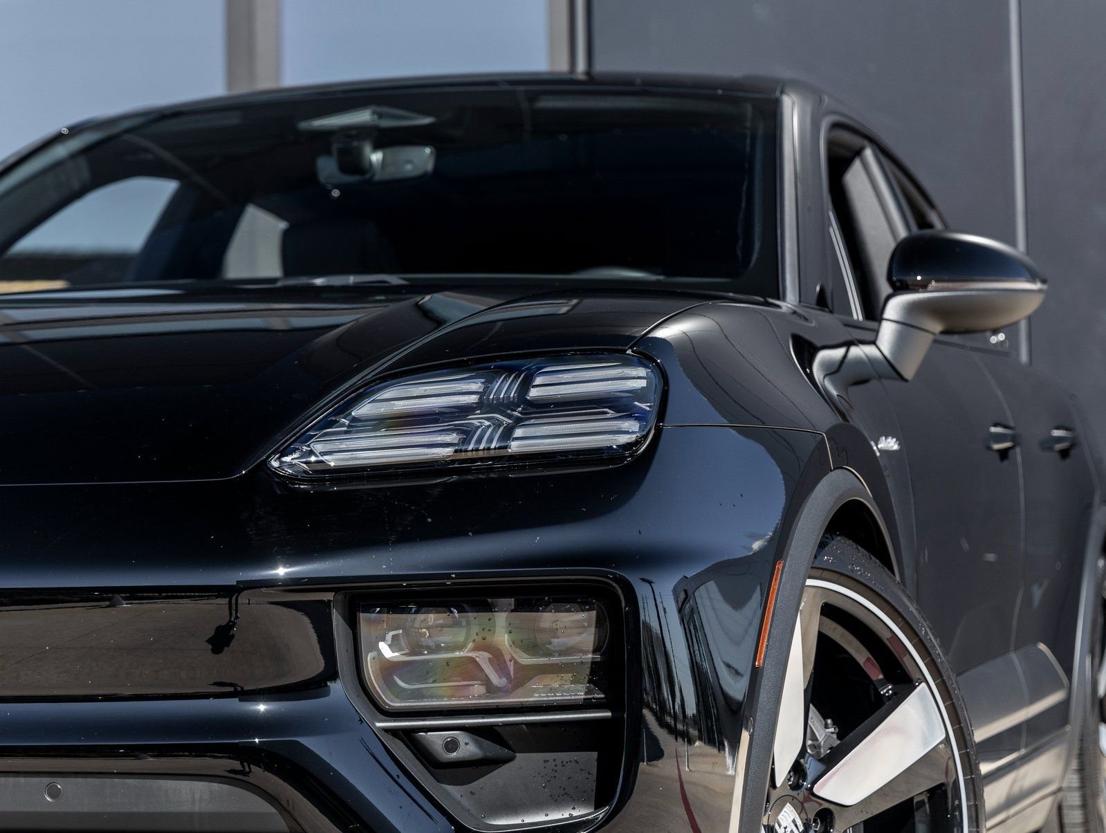 Certified 2025 Porsche Macan Electric image 16