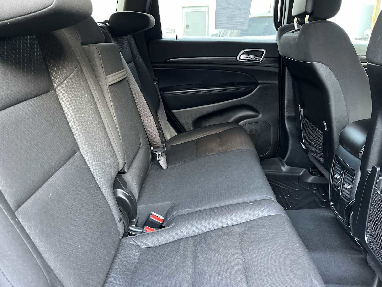 Used 2020 Jeep Grand Cherokee Laredo image 25