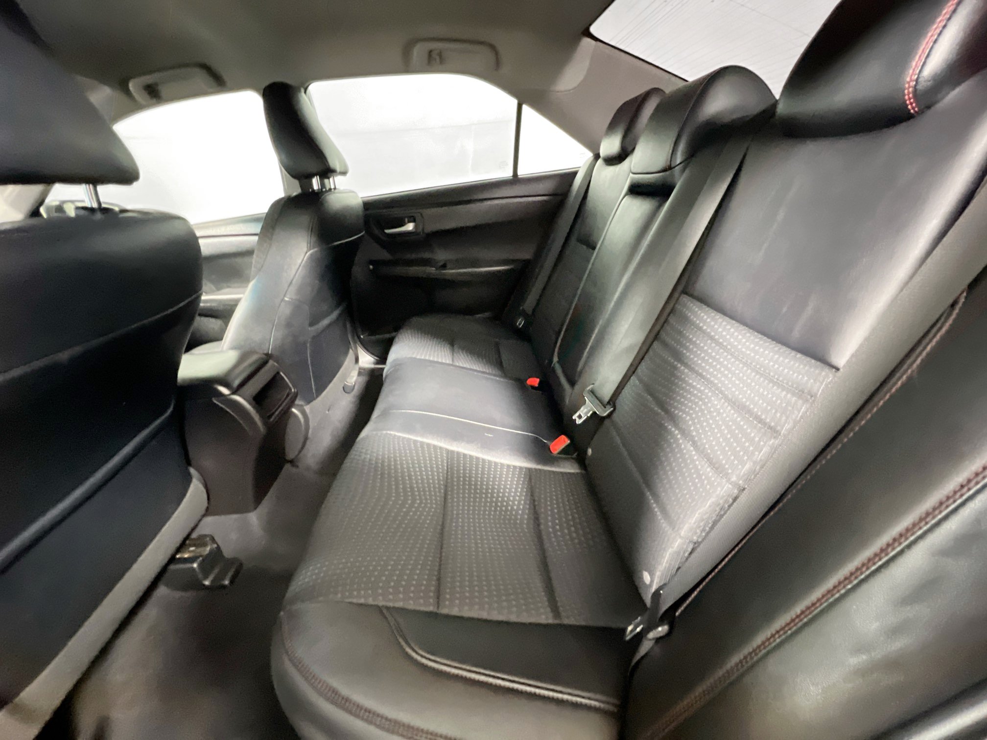 Used 2015 Toyota Camry SE FWD image 28