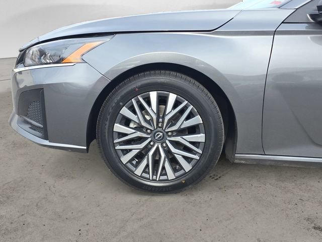 Used 2024 Nissan Altima 2.5 SV image 14