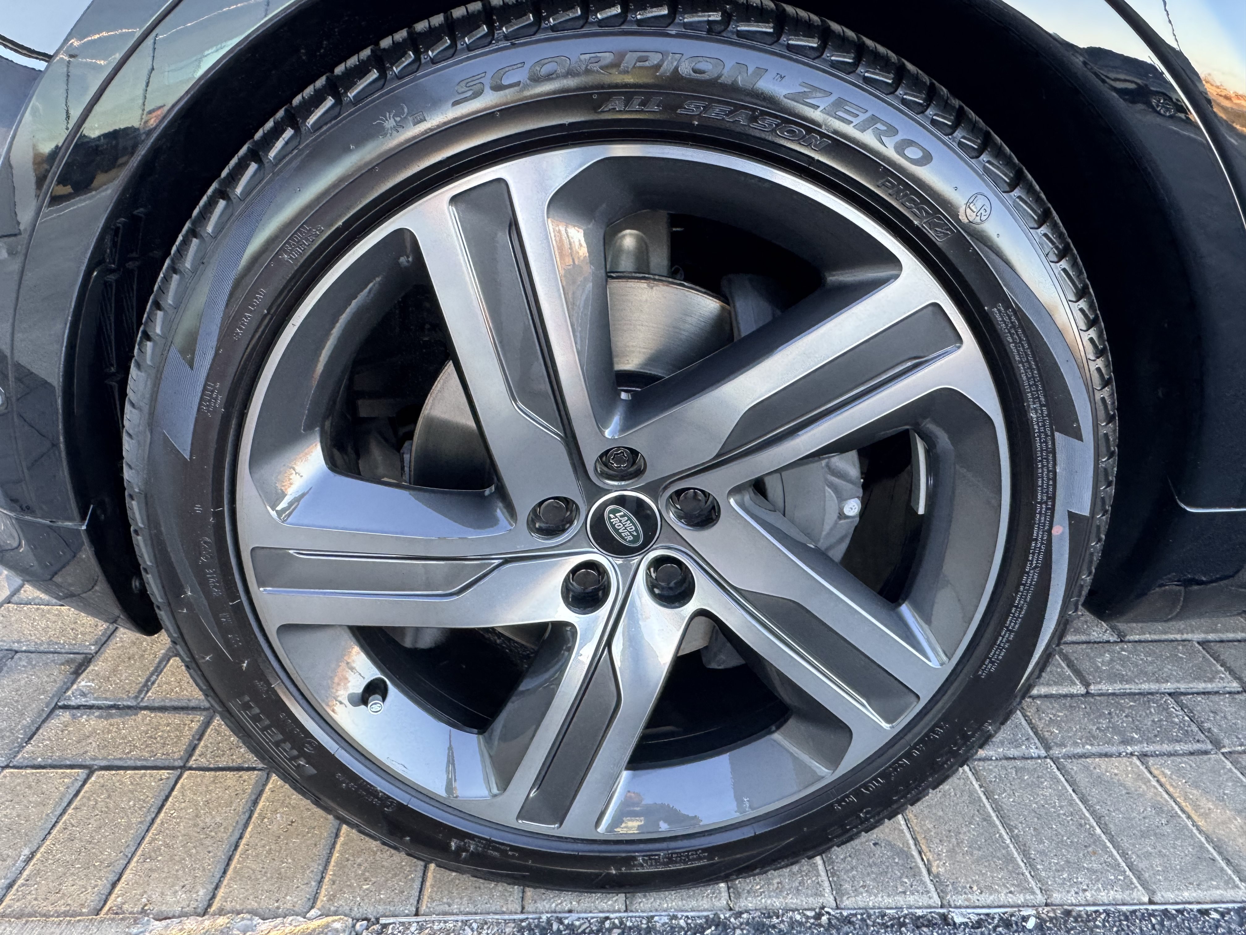 New 2026 Land Rover Discovery Limited Edition AWD/4WD image 9