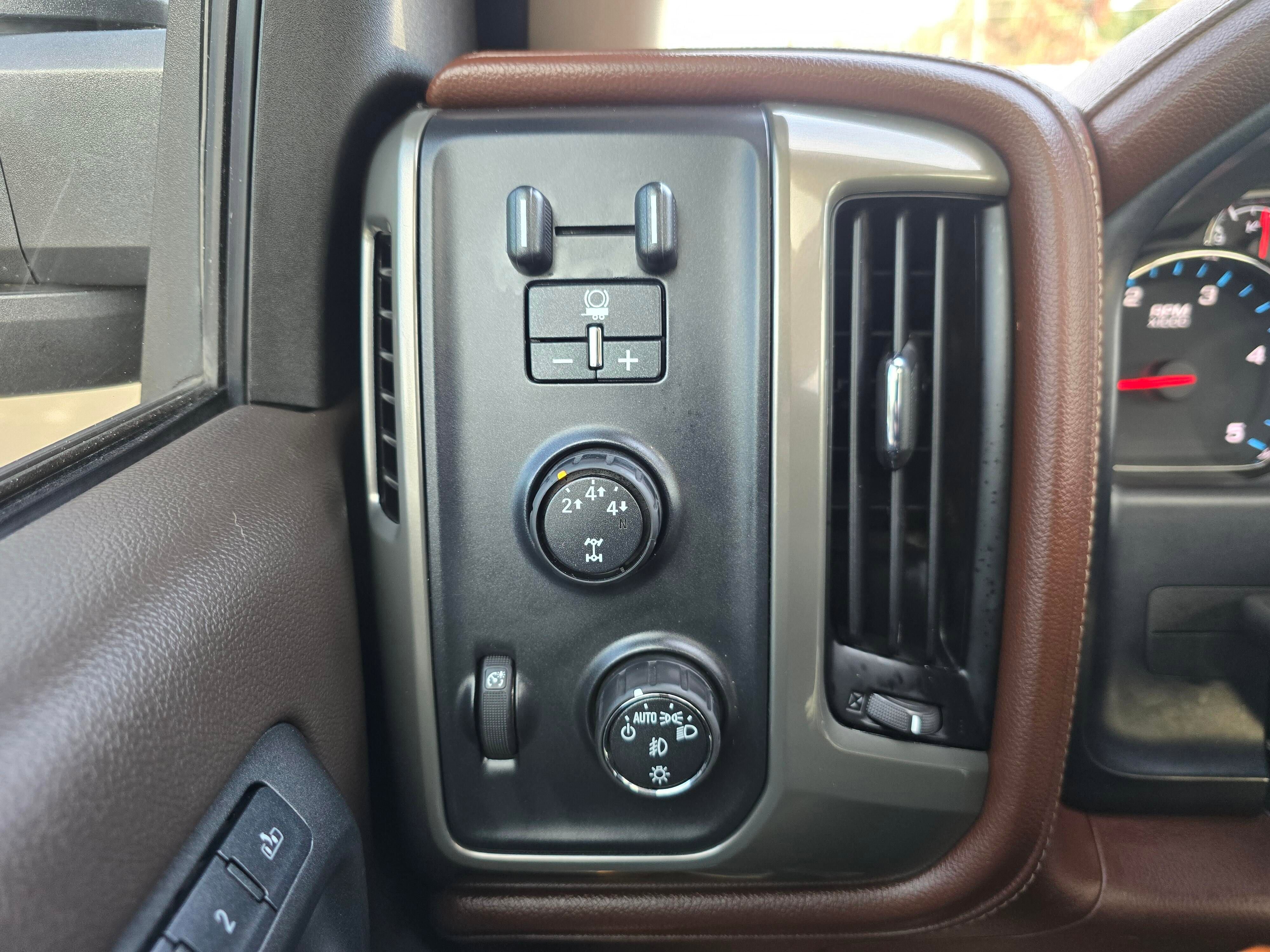 Used 2015 Chevrolet Silverado 3500 High Country image 23